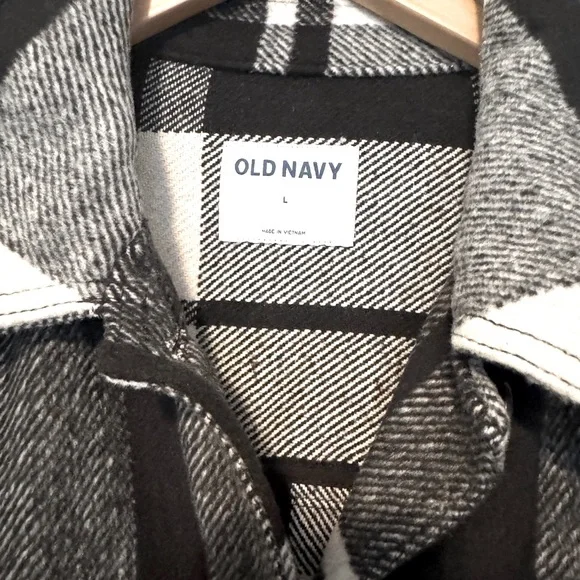 Old Navy NWOT Black and White Plaid Shacket - Picture 4 of 5